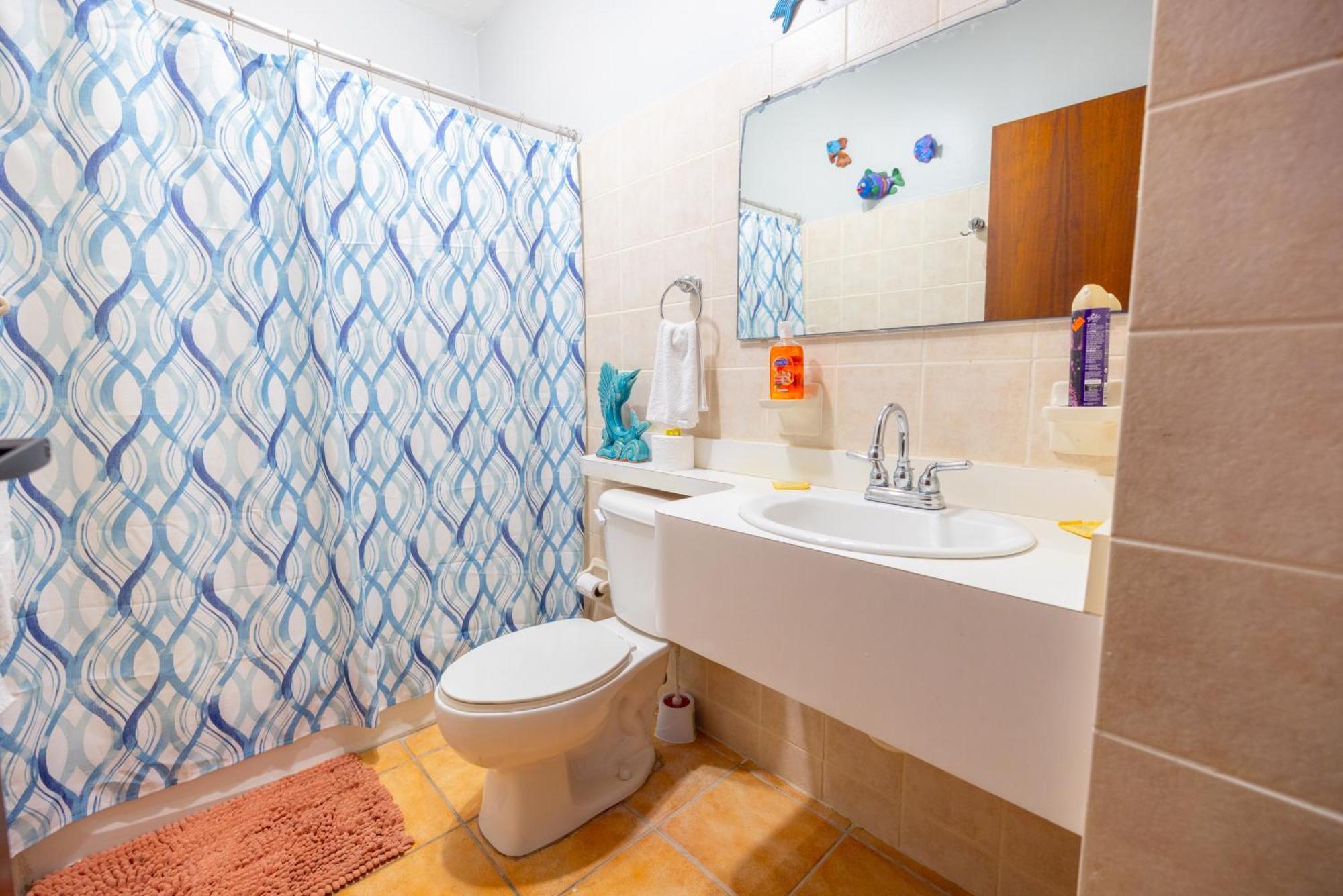 Court Apartment *