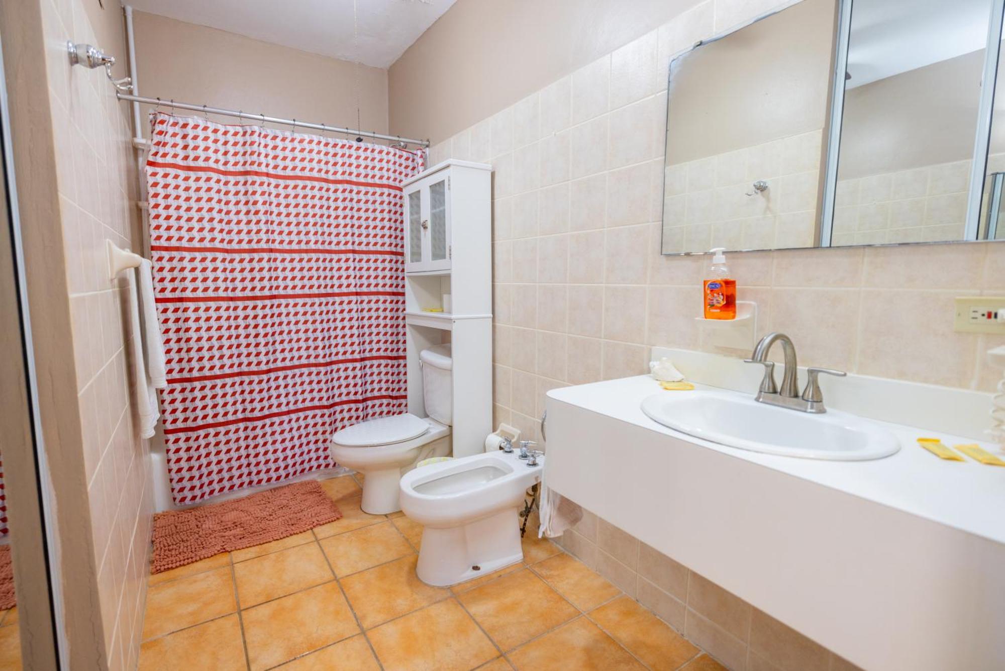 Court Apartment *