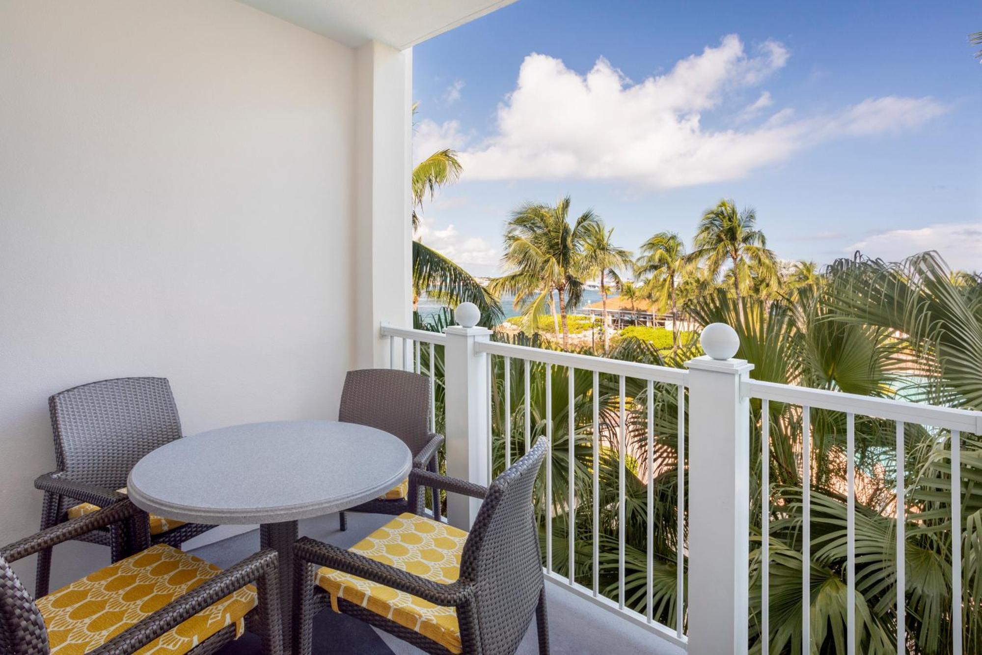 Harborside & Vacation At Atlantis 4*