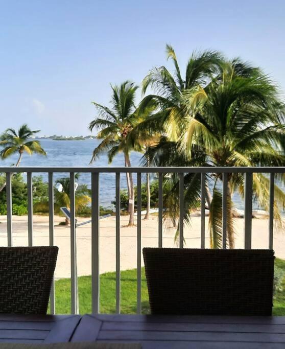 Avec Piscine Et Vue Lagon *