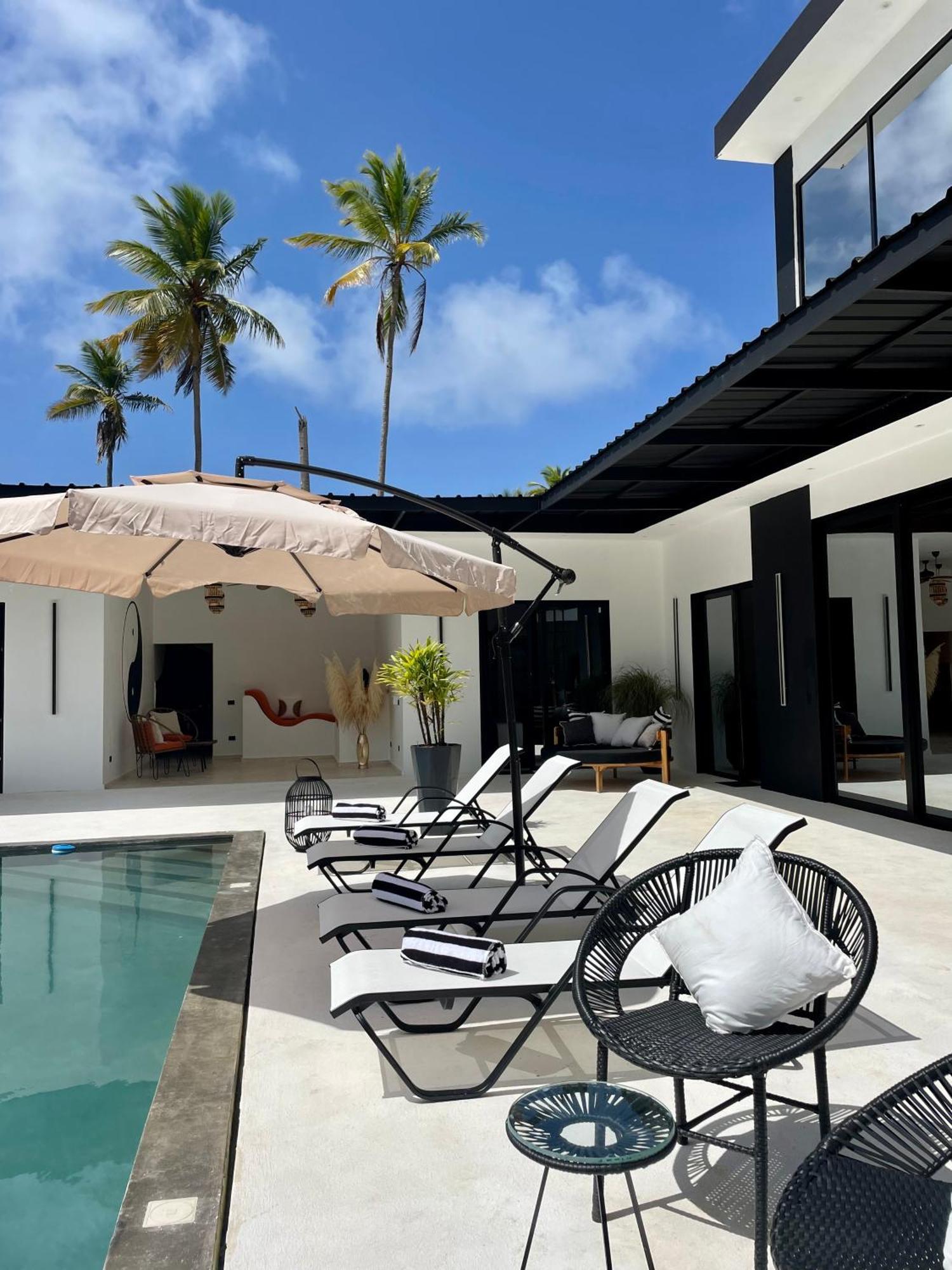 Casa Black And White Frente Al Mar Villa Las Galeras