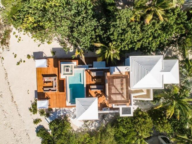 Villa Luxurious Beachfront 2 Bedroom On Smith's Reef Turtle Cove