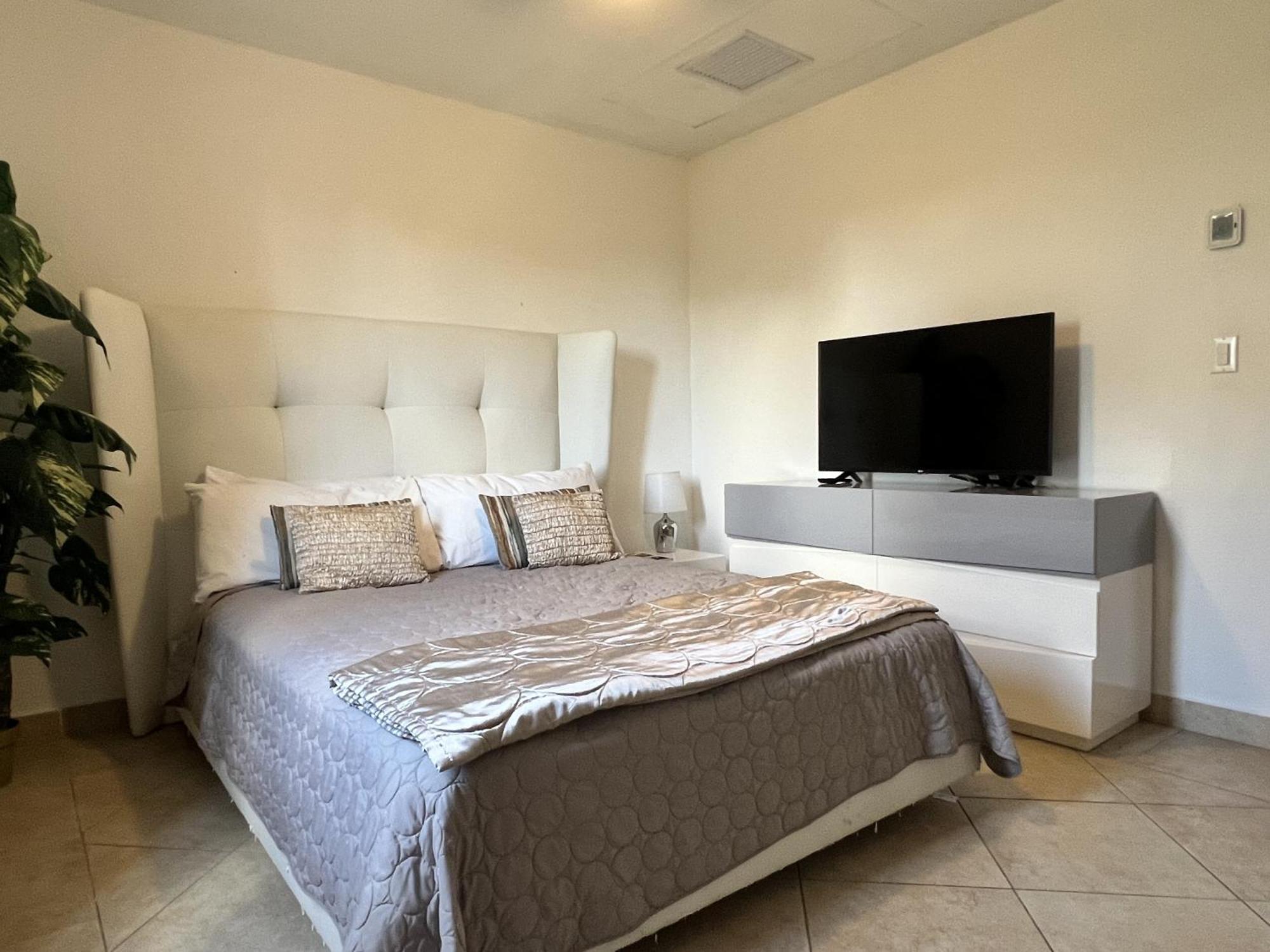 Apartment Luxury Marina & Sea View At Porto Cupecoy St Maarten Lowlands