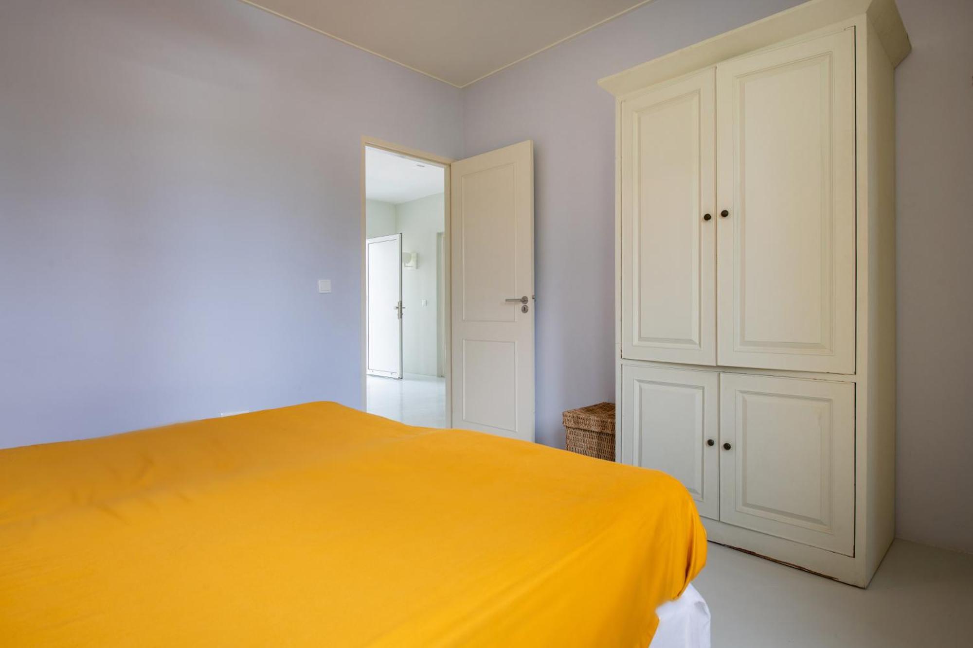 At Secured Gated Near Mambo Beach! Villa Willemstad