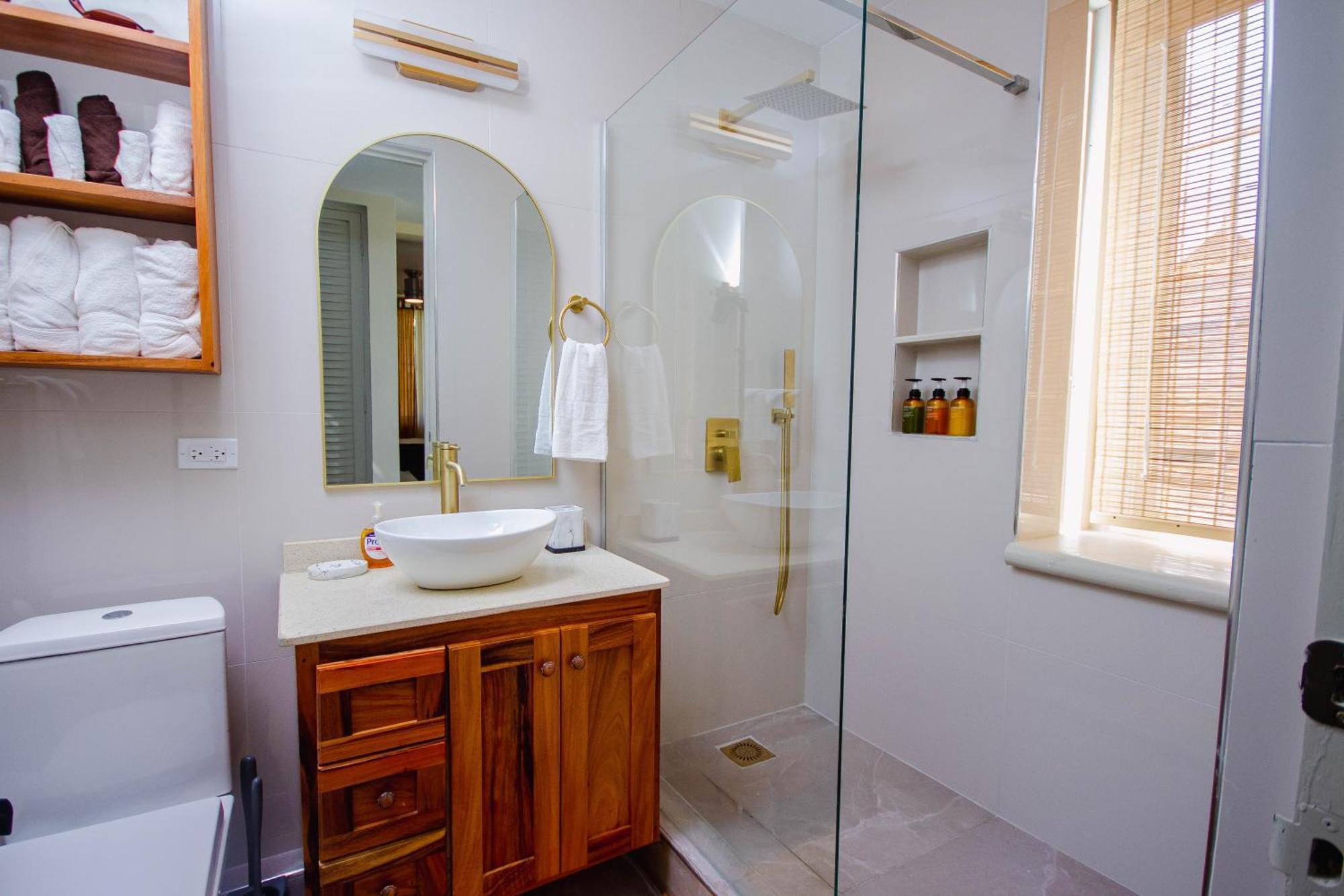 Heart Of Ocho Rios-free Acess-king Bed-pool-free Parking-gated Complex-free Wifi 100mbps * Ocho Rios