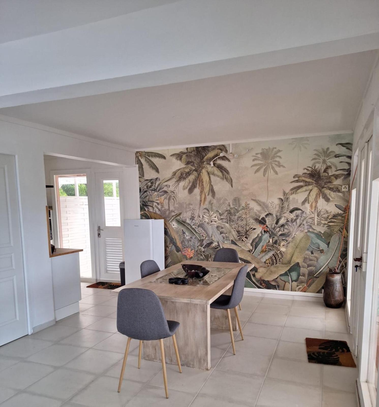 La Canopee - F2 Avec Piscine - Vue *