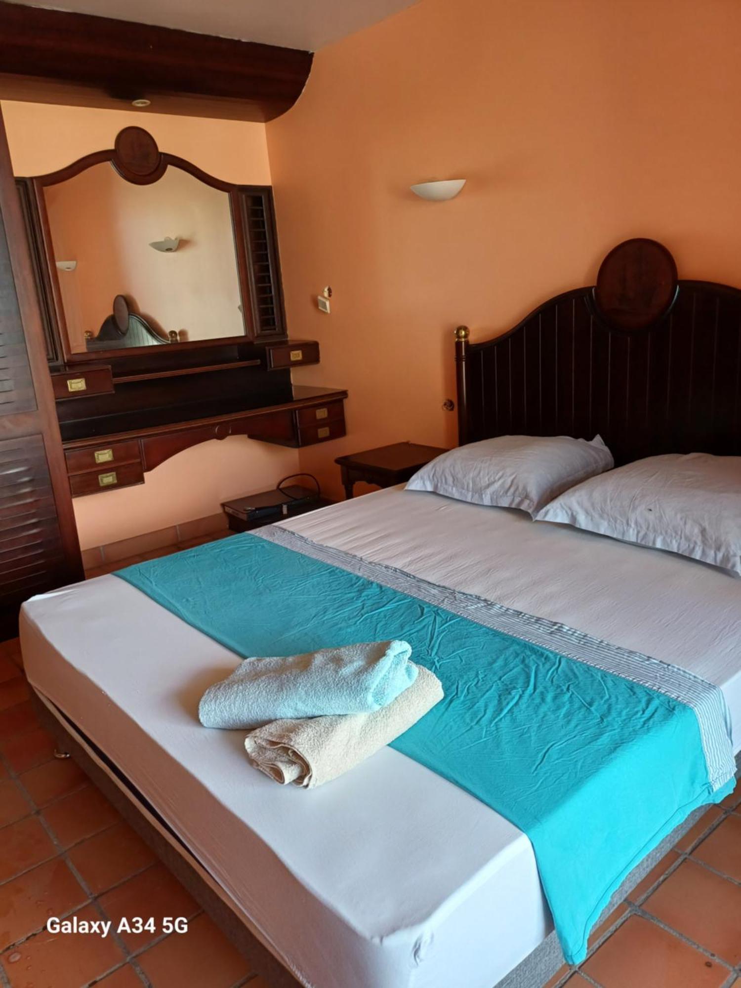 La Tartane Hotel *