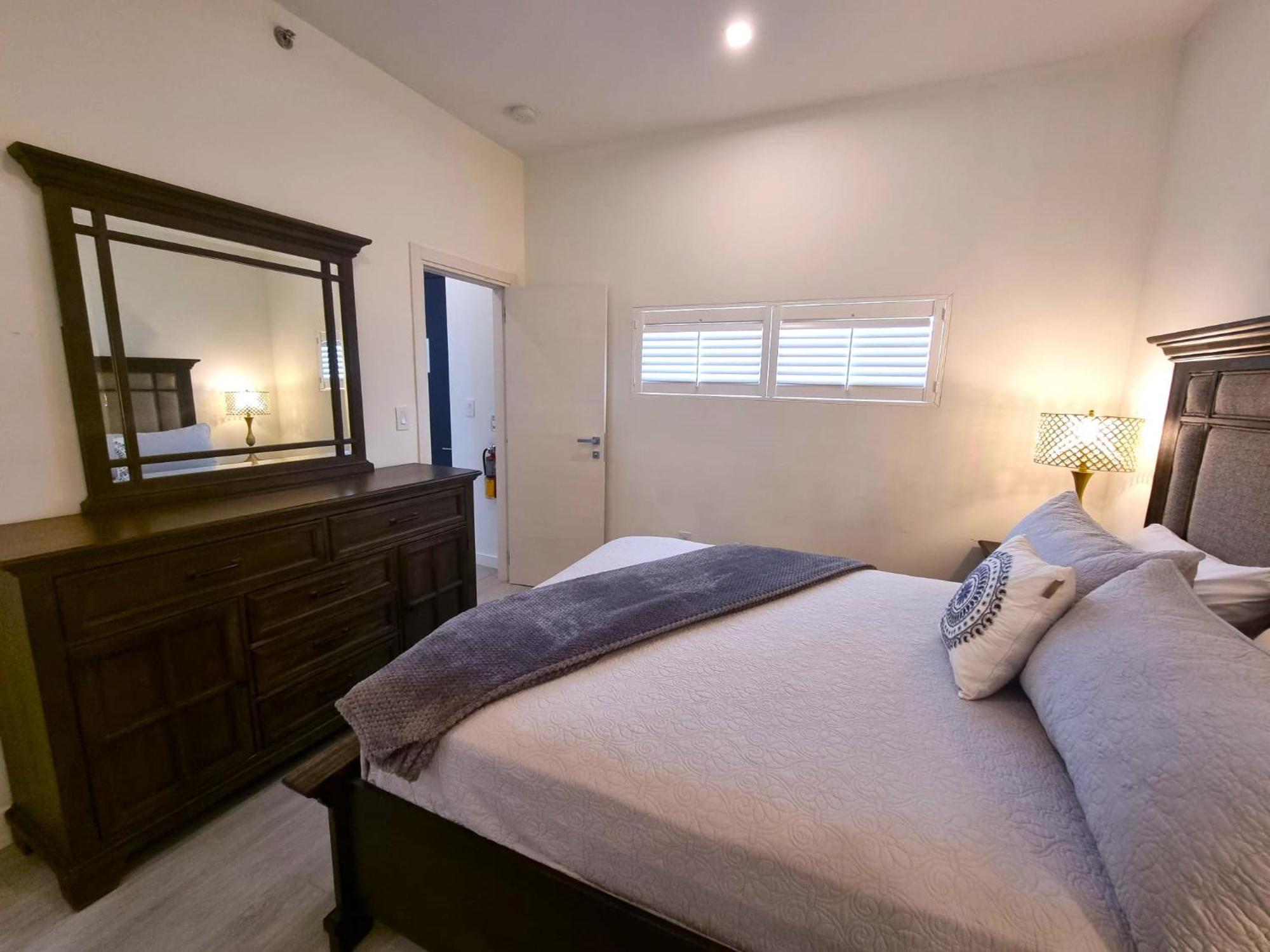 Cayman Luxury At The Grove Apartamento