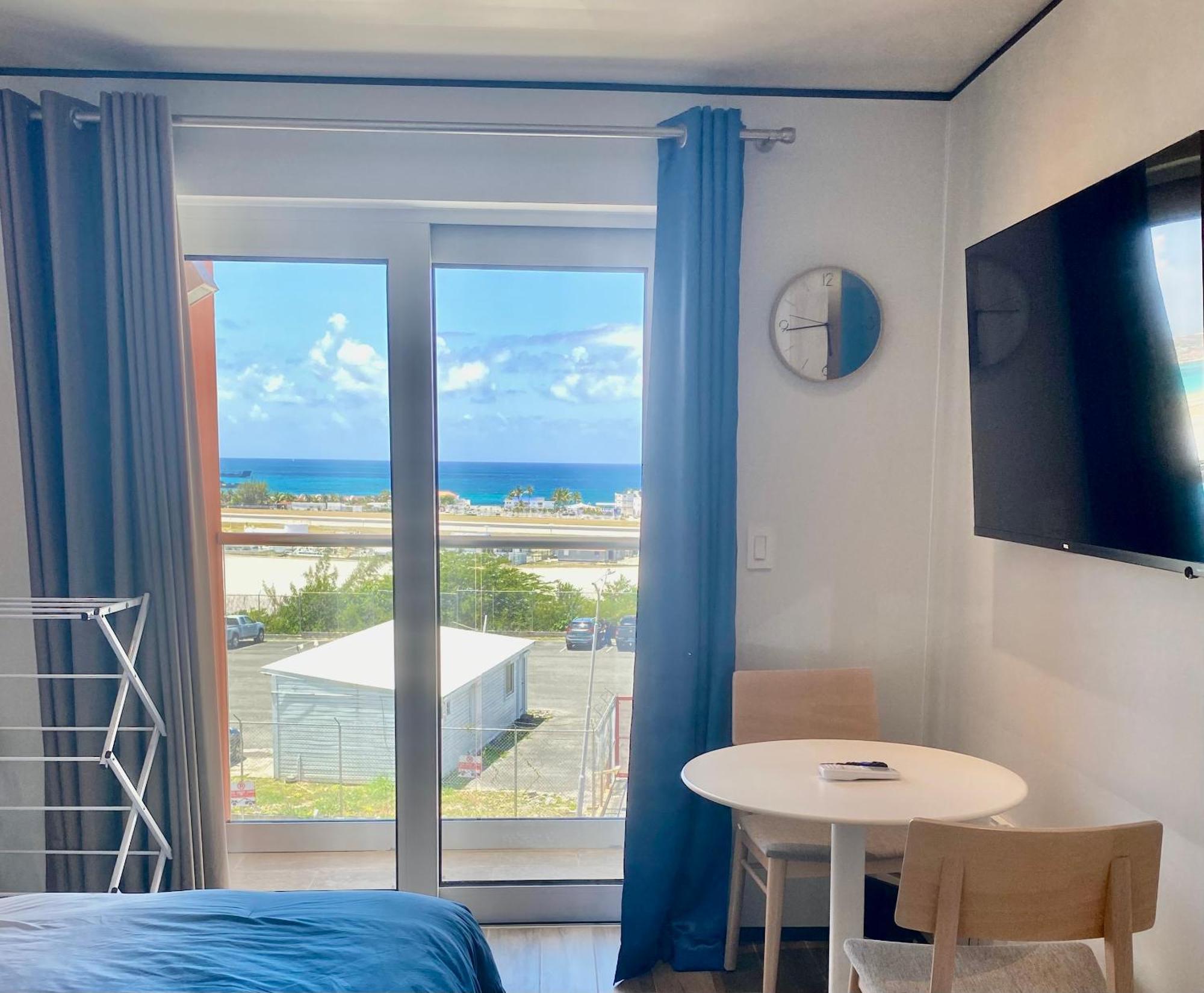 Apartment Ocean&airport View With Pool&gym In Maho, Walk To And Mullet Bay *