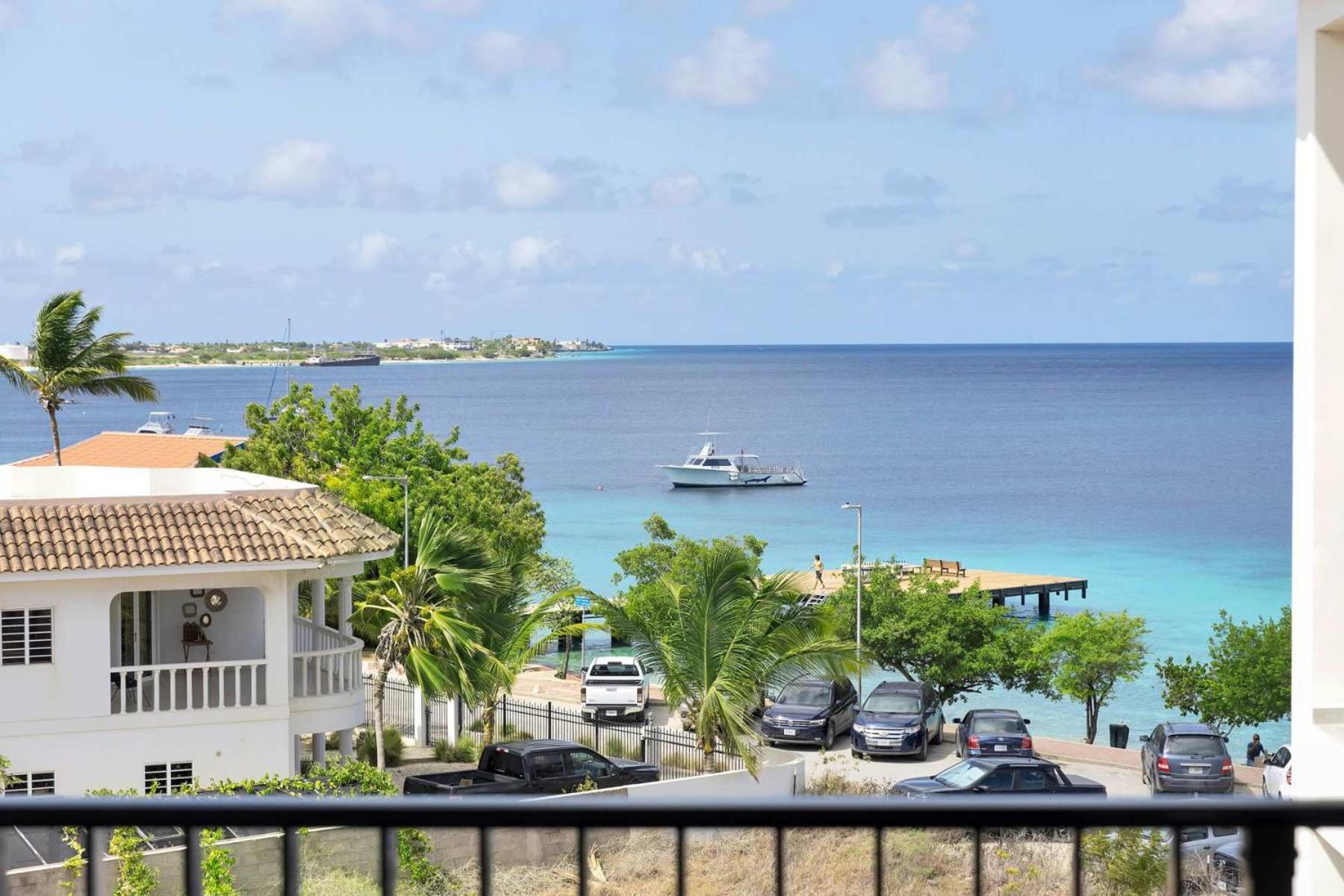 Bonaire 17 With Communal Pool And Diving Facilities