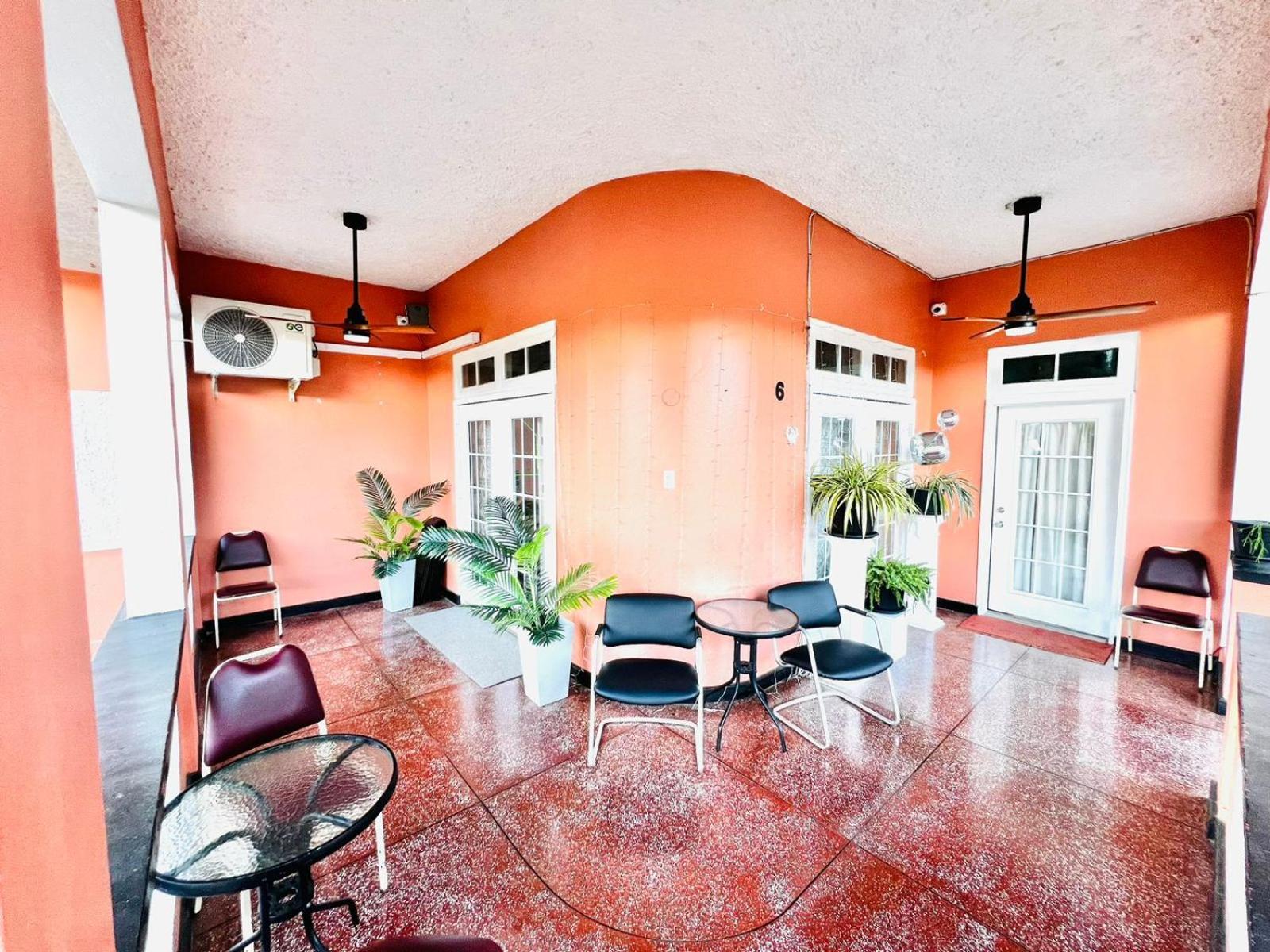 Bed & Breakfast The Royal Nest Trinidad *