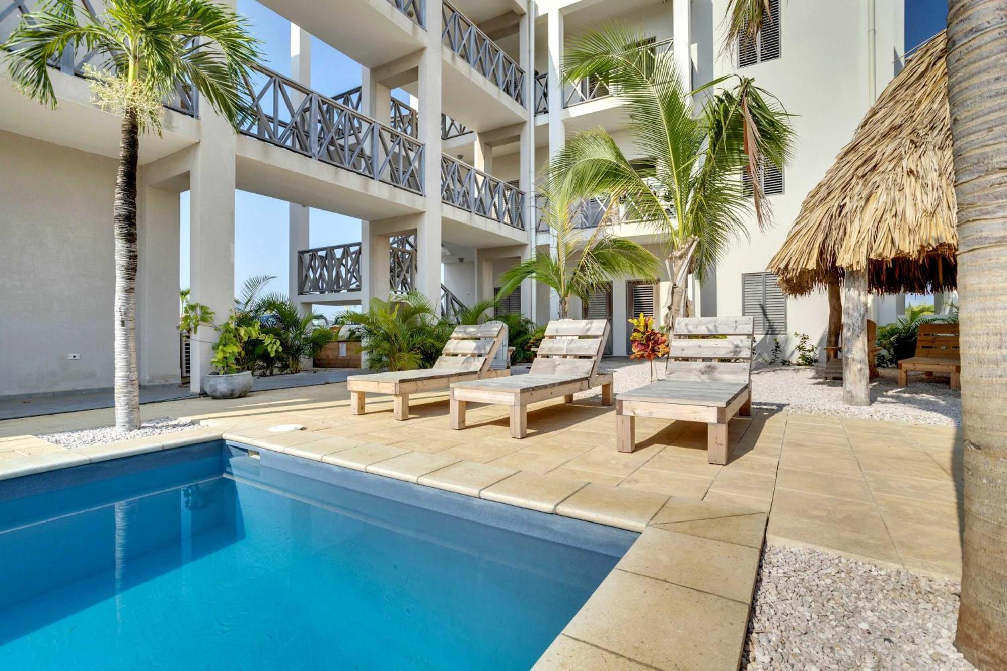 Sunset Breeze Penthouse With A View Towards The Sea
