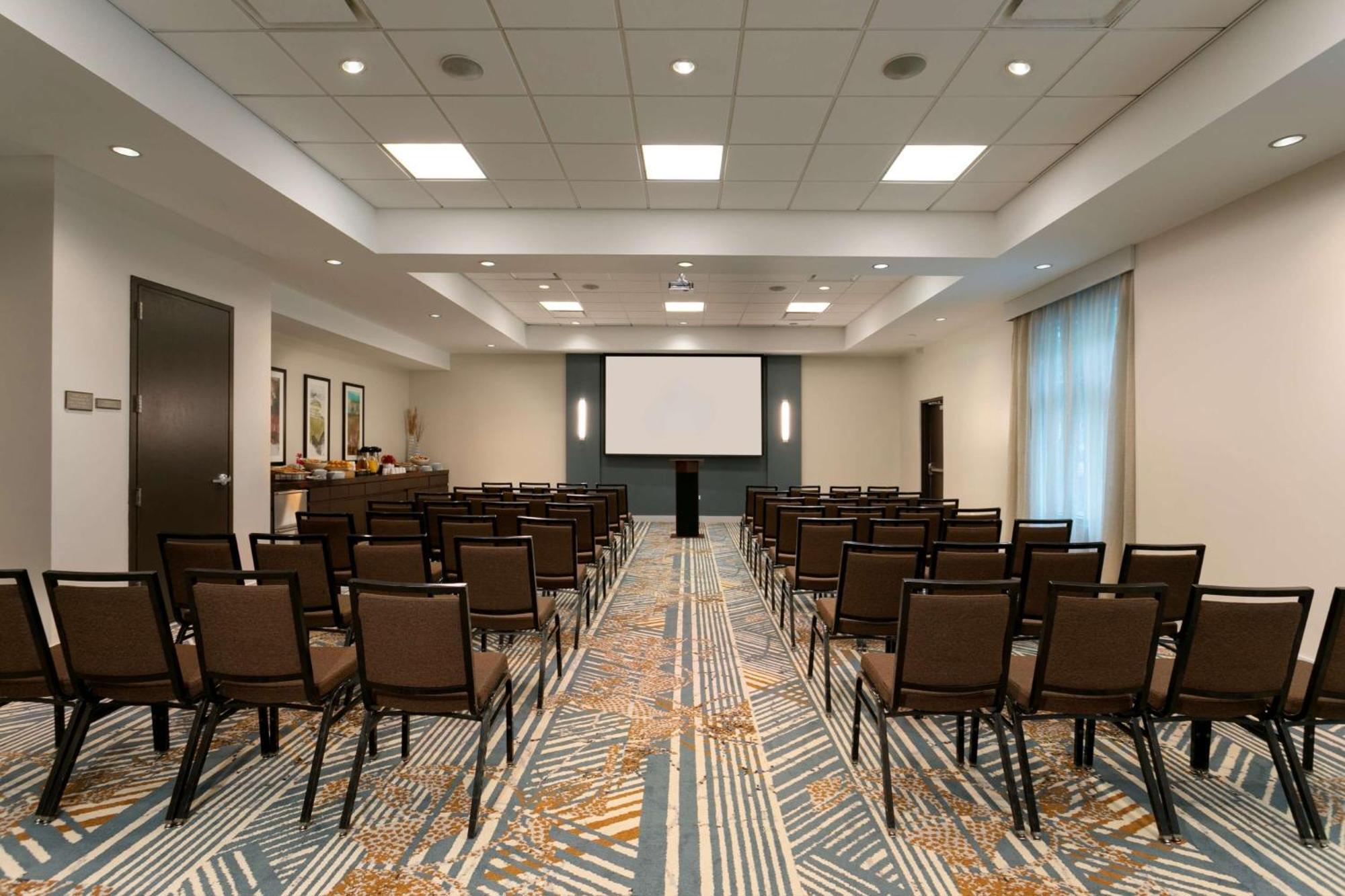 Hyatt Place Hotel 3*