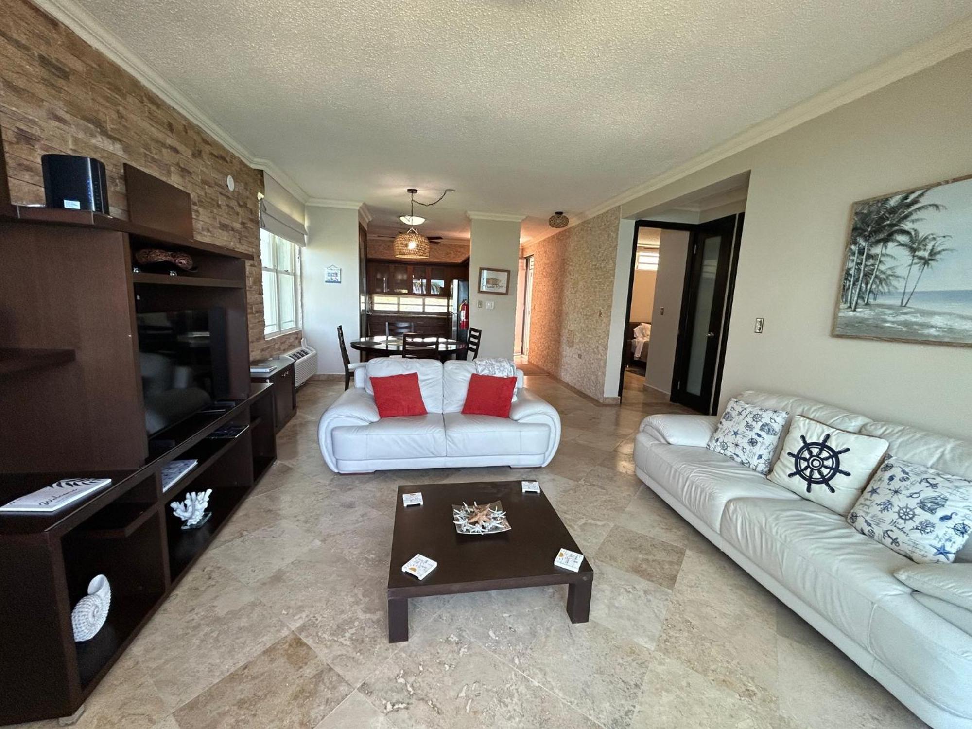 Beachfront 5th Floor At Pelican Reef *