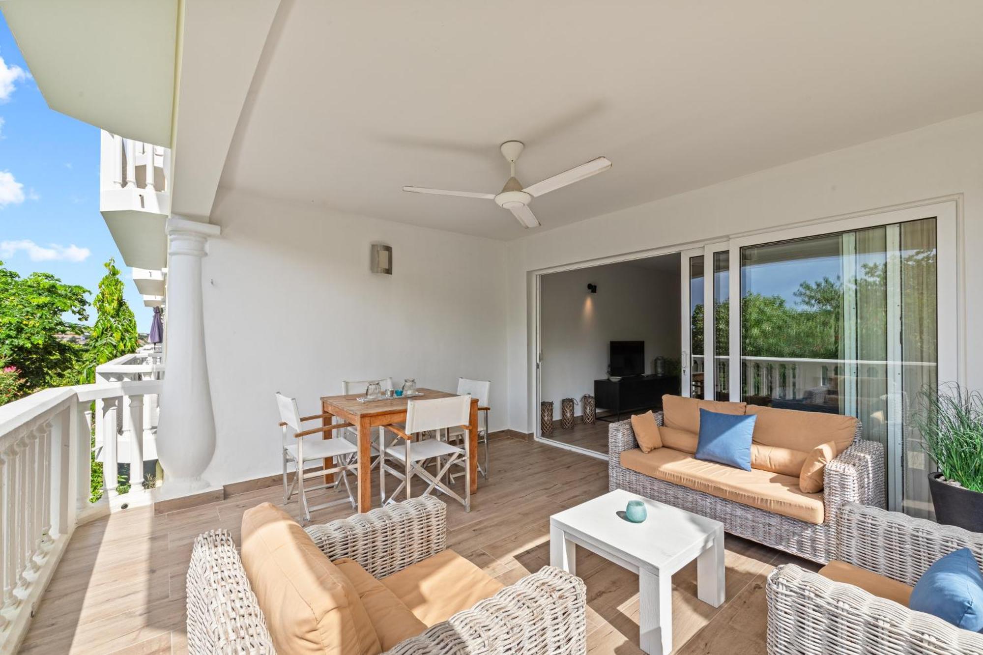 Blue Bay Apartment *