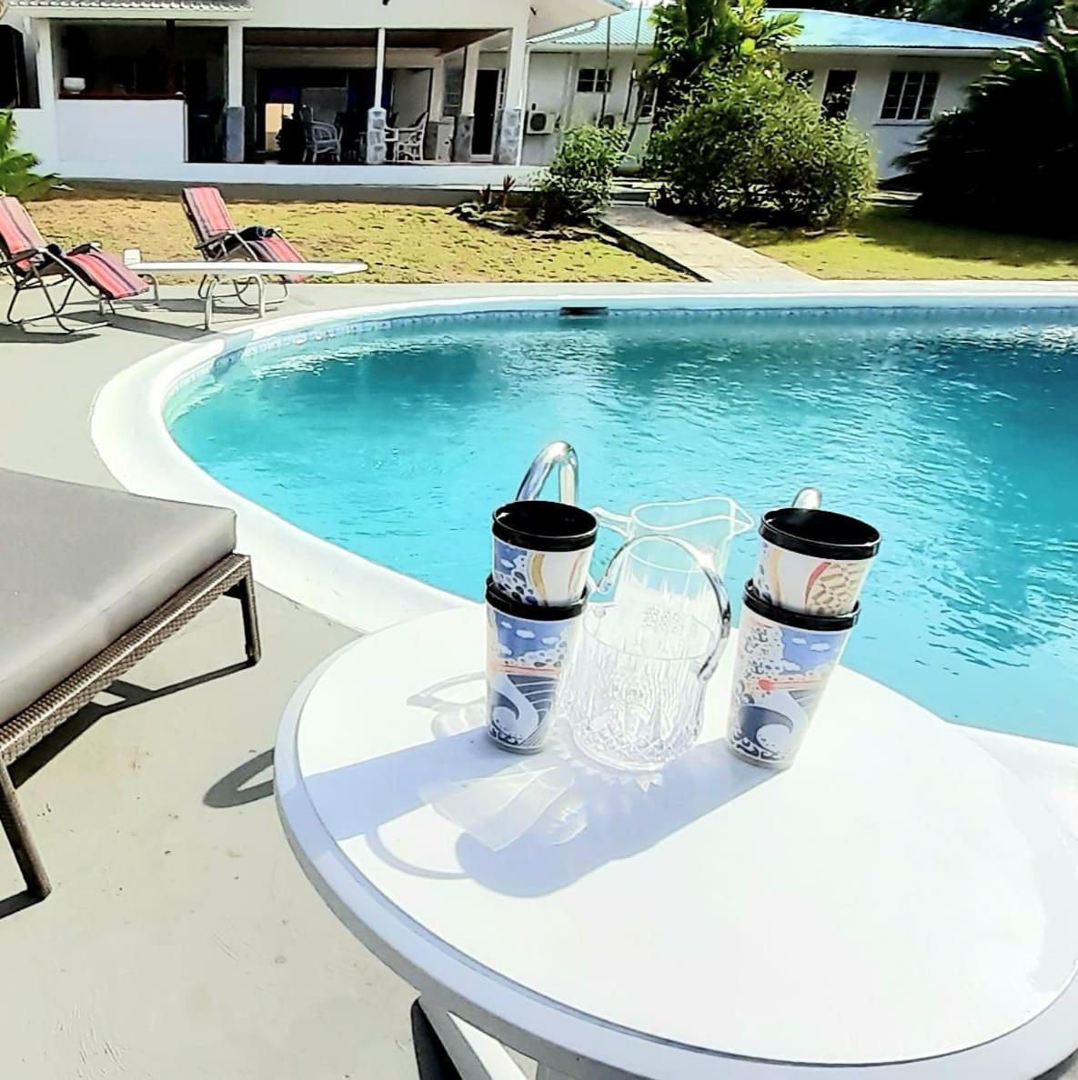 Almarlene House, Spacious Sea View, Large Pool, Patios, Cot, Cook Casa de férias