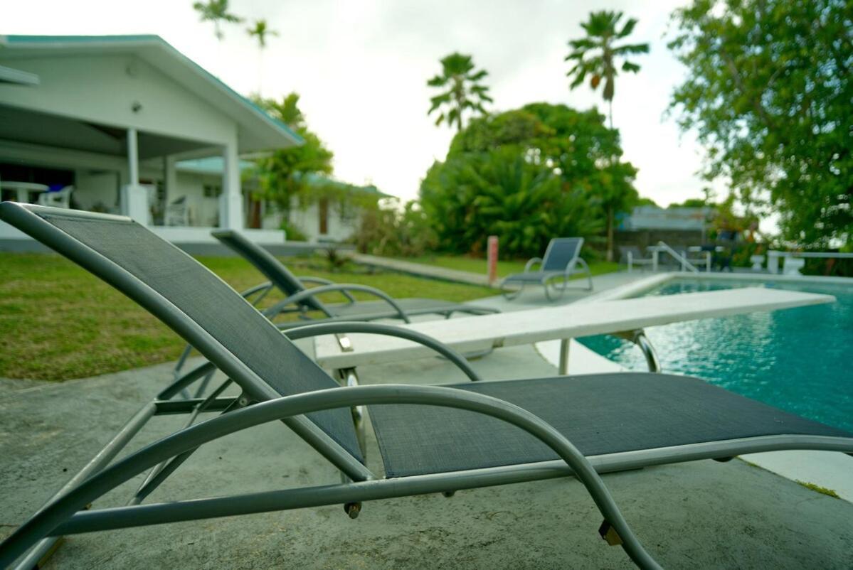 Casa de férias Almarlene House, Spacious Sea View, Large Pool, Patios, Cot, Cook Gros Islet