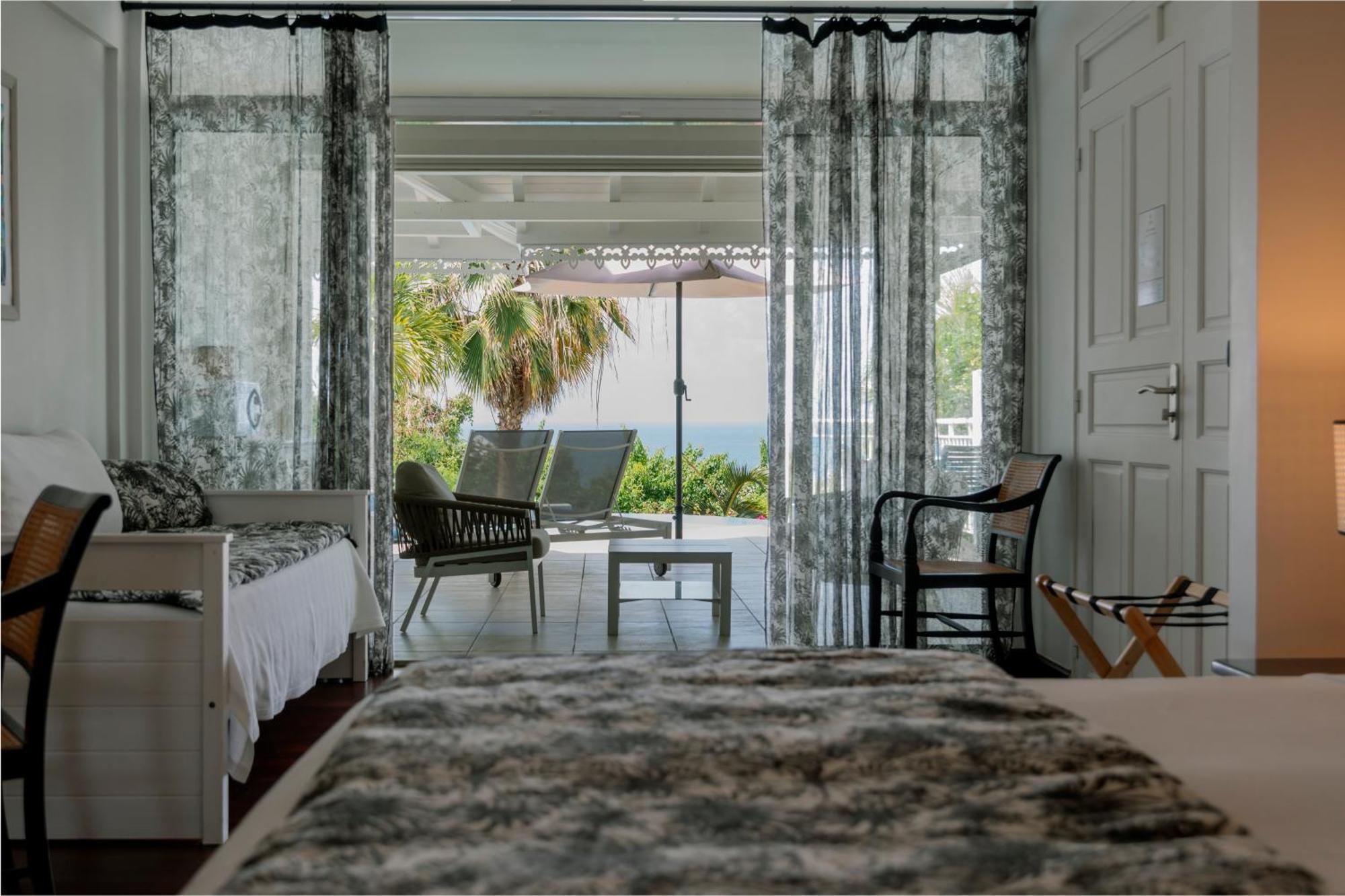 Amaudo Hotel 4*