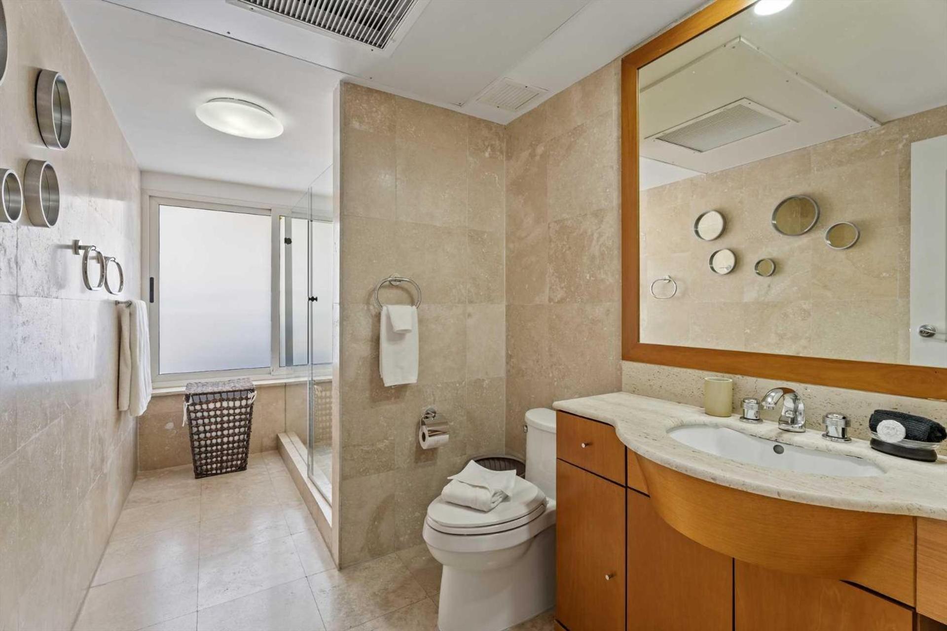Beachfront-adults Only-majestic View 3brcondo-e221