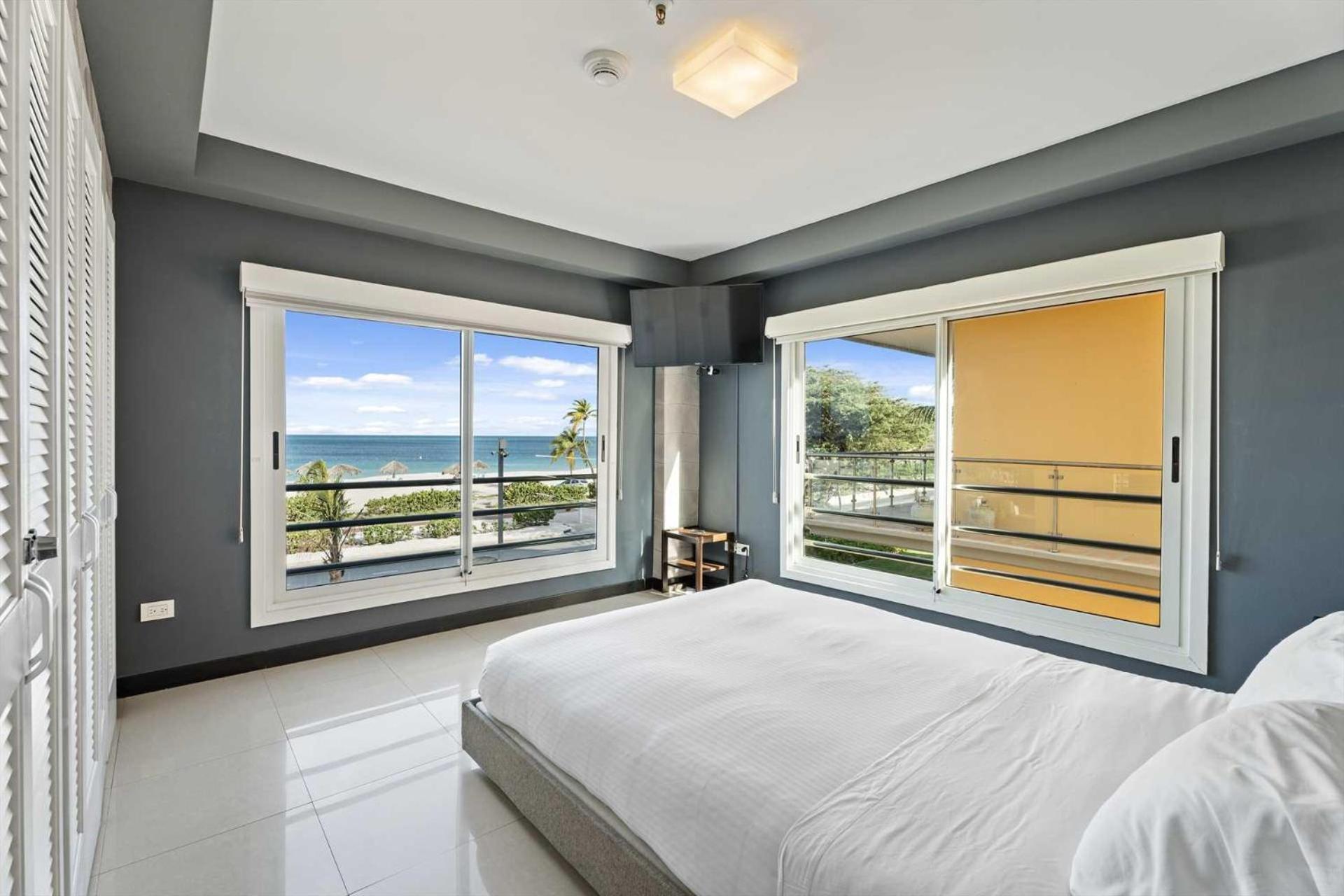 Holiday home Beachfront-adults Only-majestic View 3brcondo-e221 *