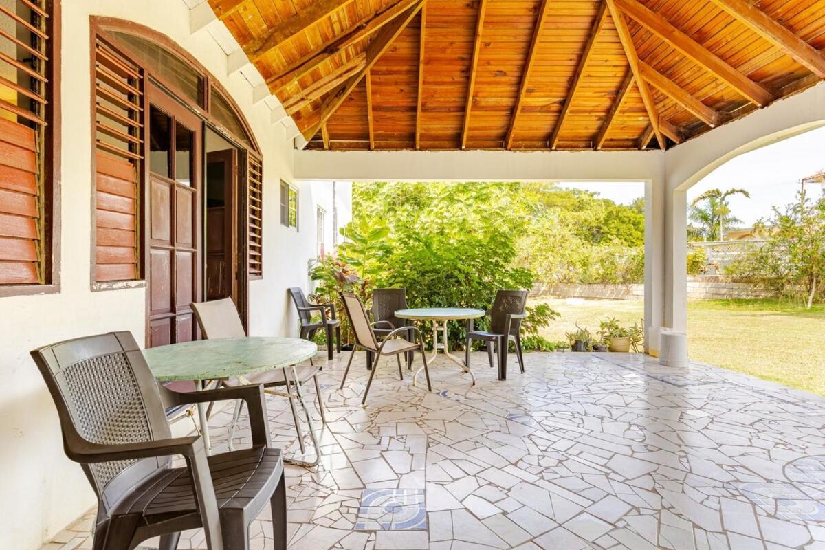 Grand - 9-bedroom Luxury Retreat With Olympic Sized Pool Montego Bay
