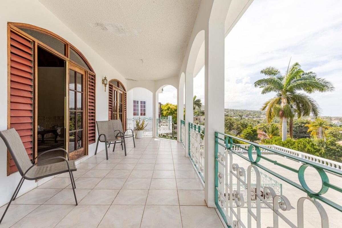 Grand - 9-bedroom Luxury Retreat With Olympic Sized Pool * Montego Bay