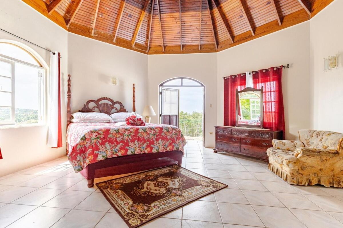 Grand - 9-bedroom Luxury Retreat With Olympic Sized Pool Villa