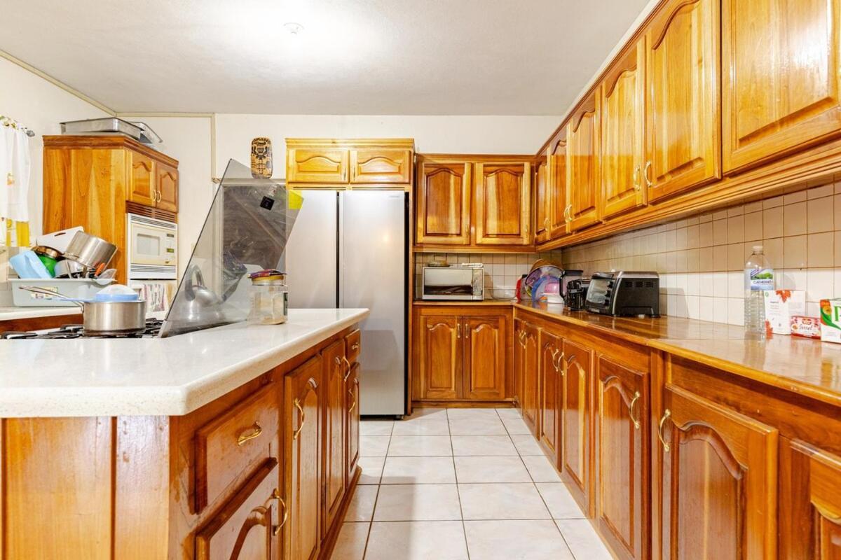 Grand - 9-bedroom Luxury Retreat With Olympic Sized Pool Montego Bay