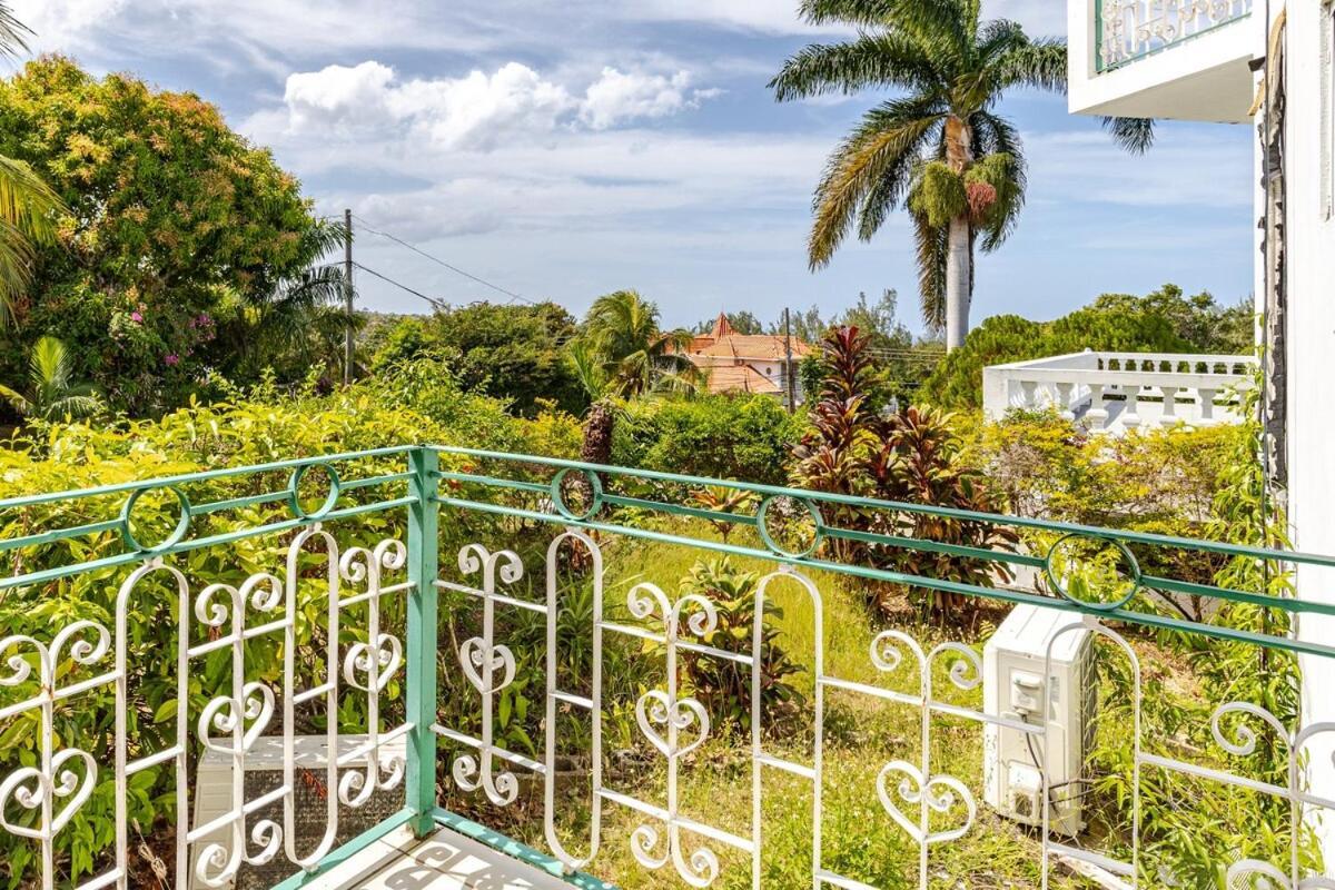 Grand - 9-bedroom Luxury Retreat With Olympic Sized Pool Montego Bay
