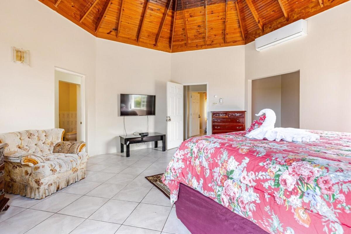 Villa Grand - 9-bedroom Luxury Retreat With Olympic Sized Pool *