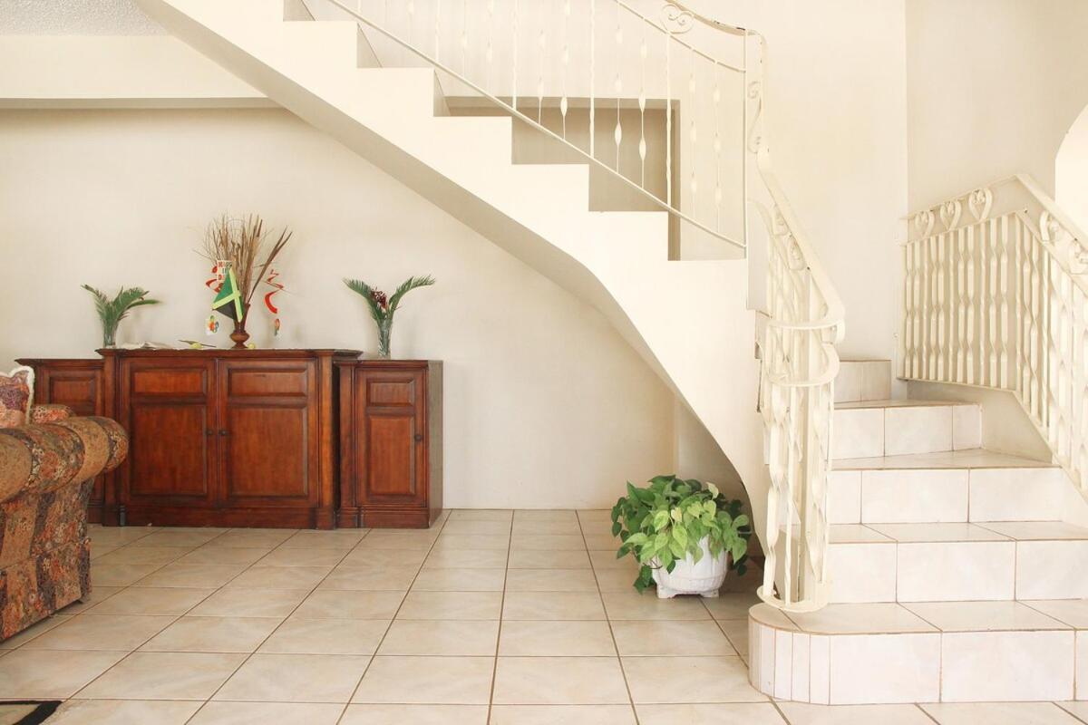 Villa Grand - 9-bedroom Luxury Retreat With Olympic Sized Pool Montego Bay