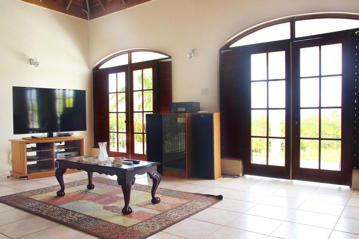 Grand - 9-bedroom Luxury Retreat With Olympic Sized Pool