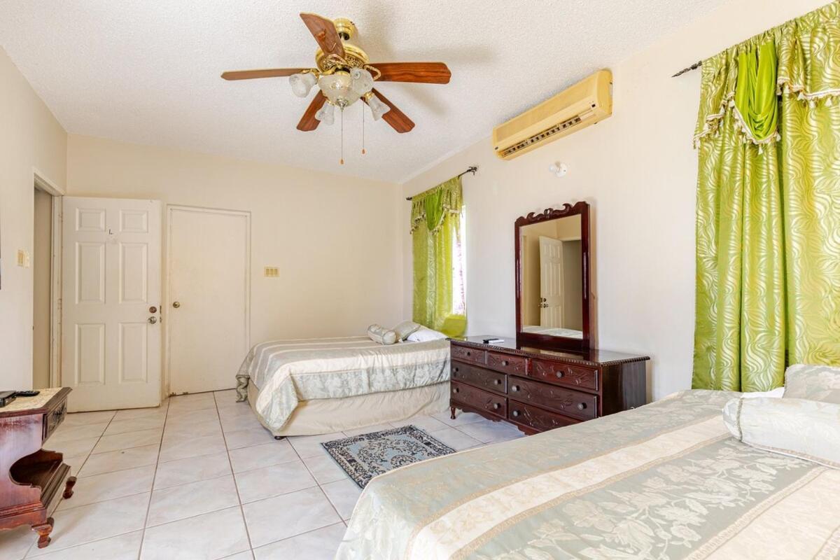 Grand - 9-bedroom Luxury Retreat With Olympic Sized Pool * Montego Bay