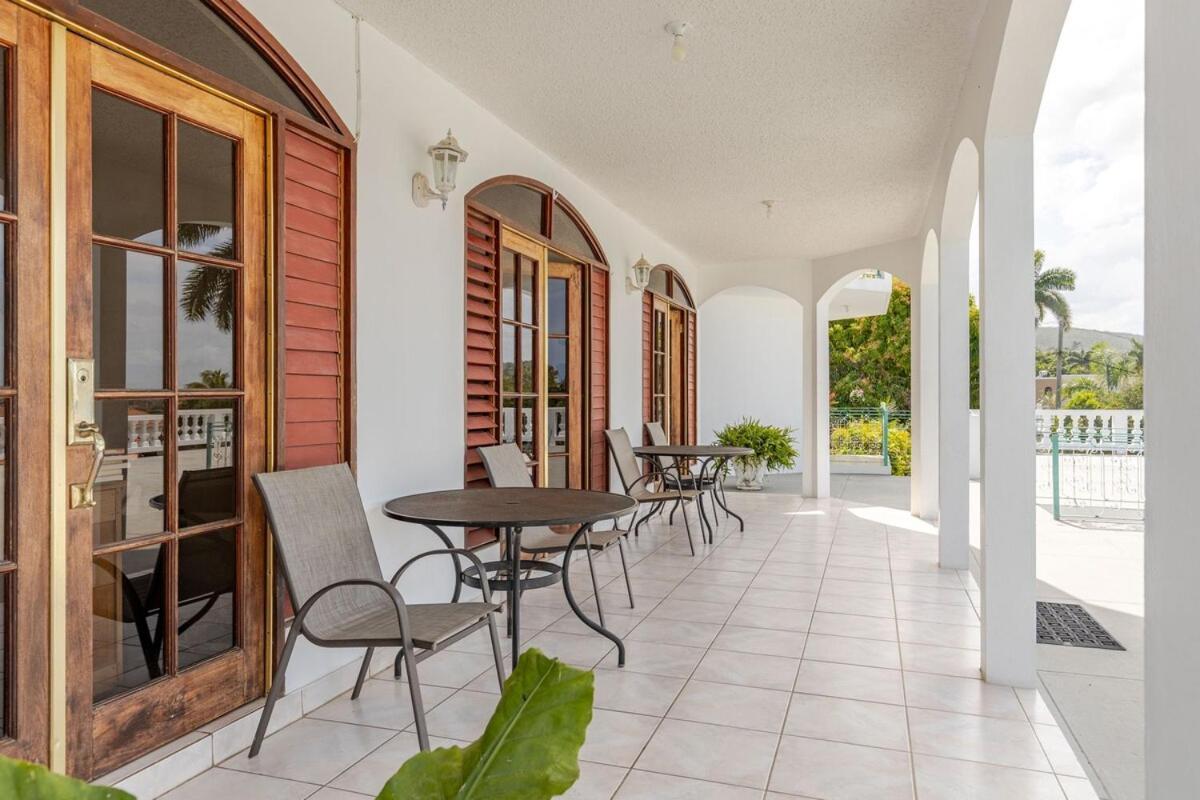 Grand - 9-bedroom Luxury Retreat With Olympic Sized Pool