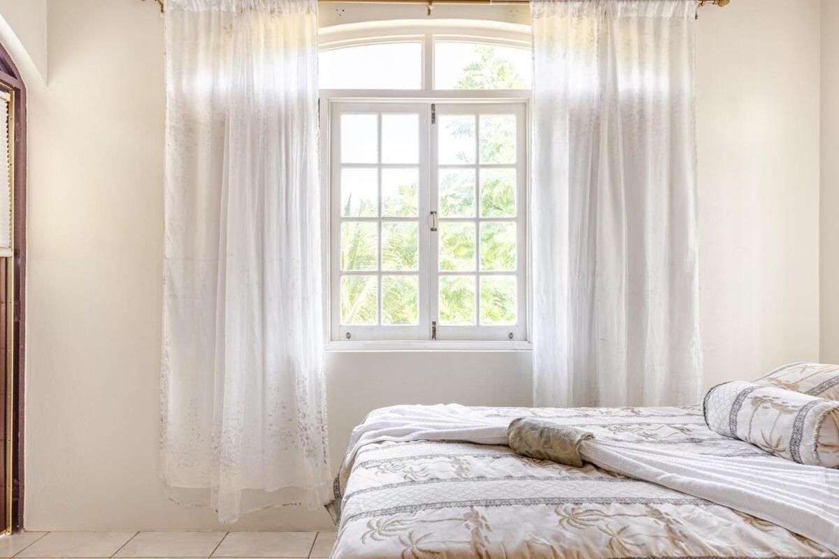 Grand - 9-bedroom Luxury Retreat With Olympic Sized Pool Villa Montego Bay