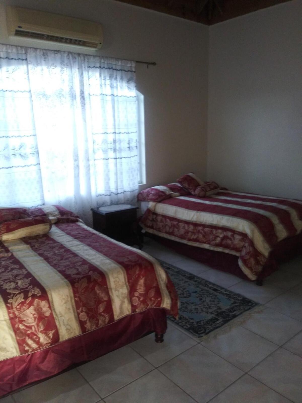 Villa Grand - 9-bedroom Luxury Retreat With Olympic Sized Pool