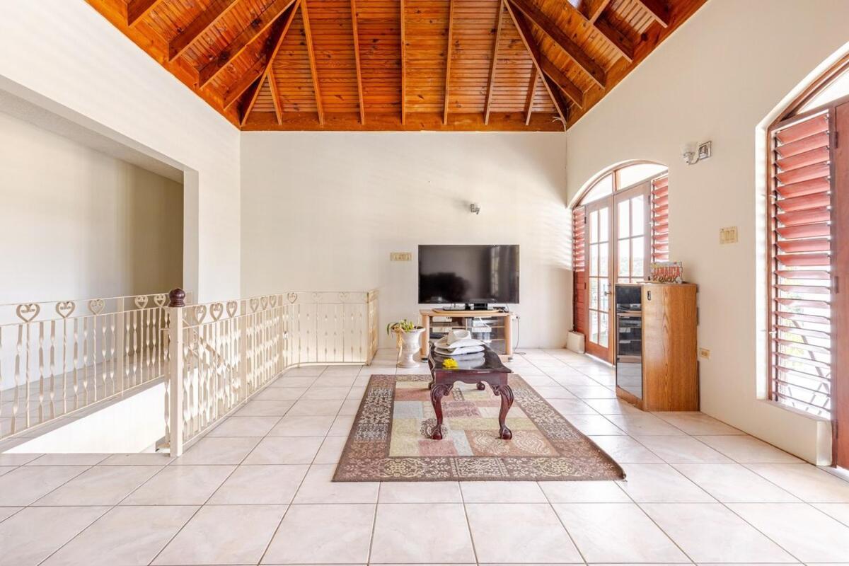 Grand - 9-bedroom Luxury Retreat With Olympic Sized Pool *