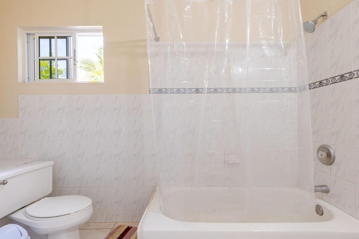 Villa Grand - 9-bedroom Luxury Retreat With Olympic Sized Pool Montego Bay
