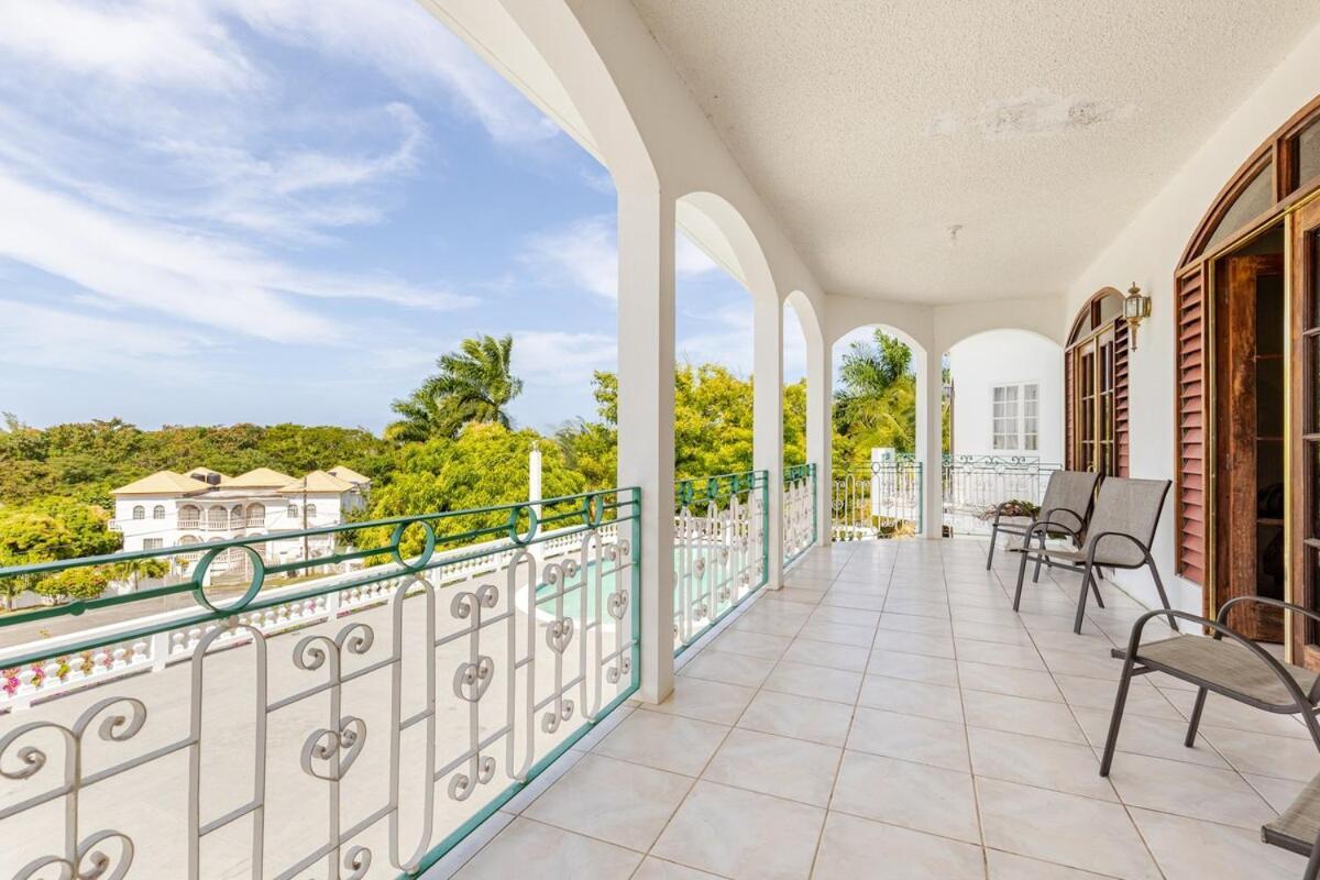 Grand - 9-bedroom Luxury Retreat With Olympic Sized Pool