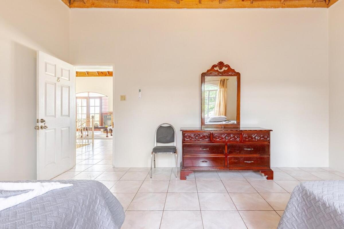 Grand - 9-bedroom Luxury Retreat With Olympic Sized Pool * Montego Bay