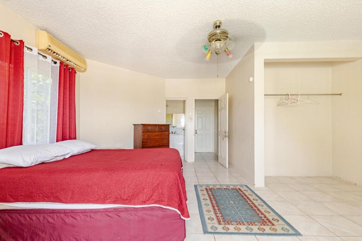 Grand - 9-bedroom Luxury Retreat With Olympic Sized Pool Montego Bay