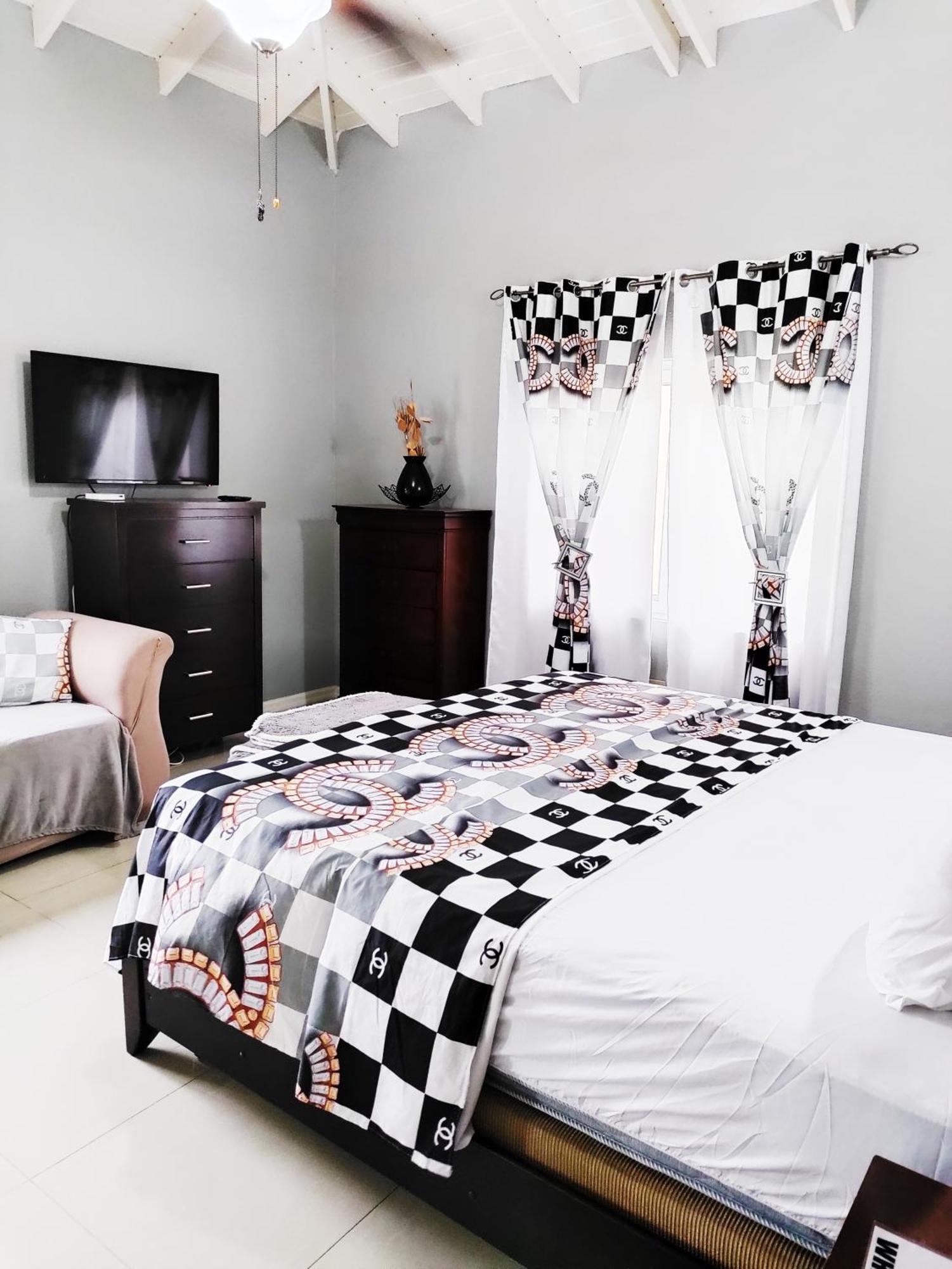 The President 5 Minutes To Devon House 4 Waterloo Avenue *