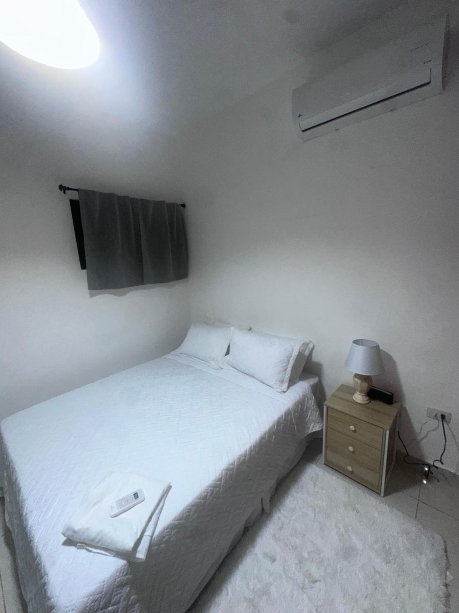 Brand New Beachfront Apartamento