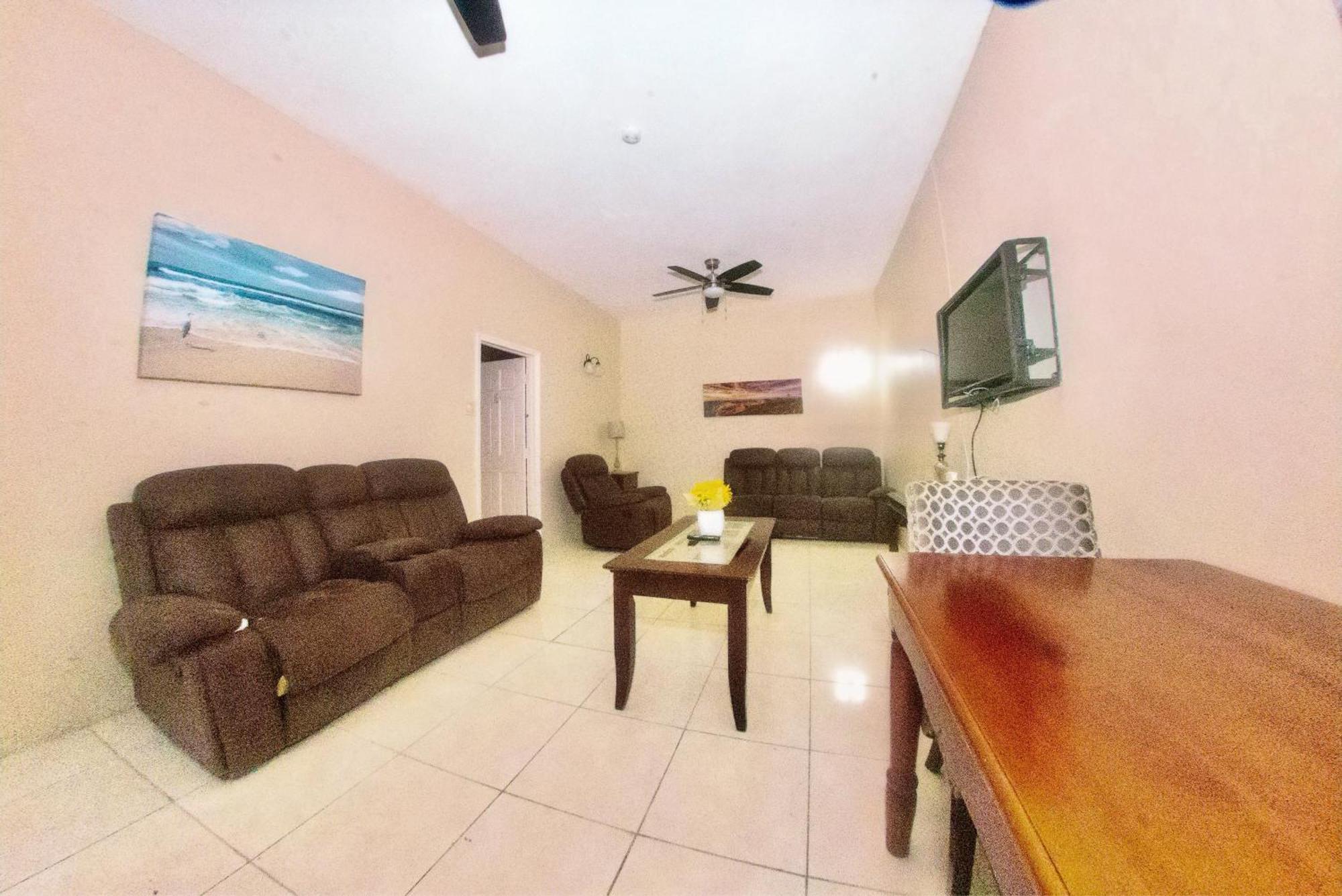 Dela De-rose Jamaica Guest house