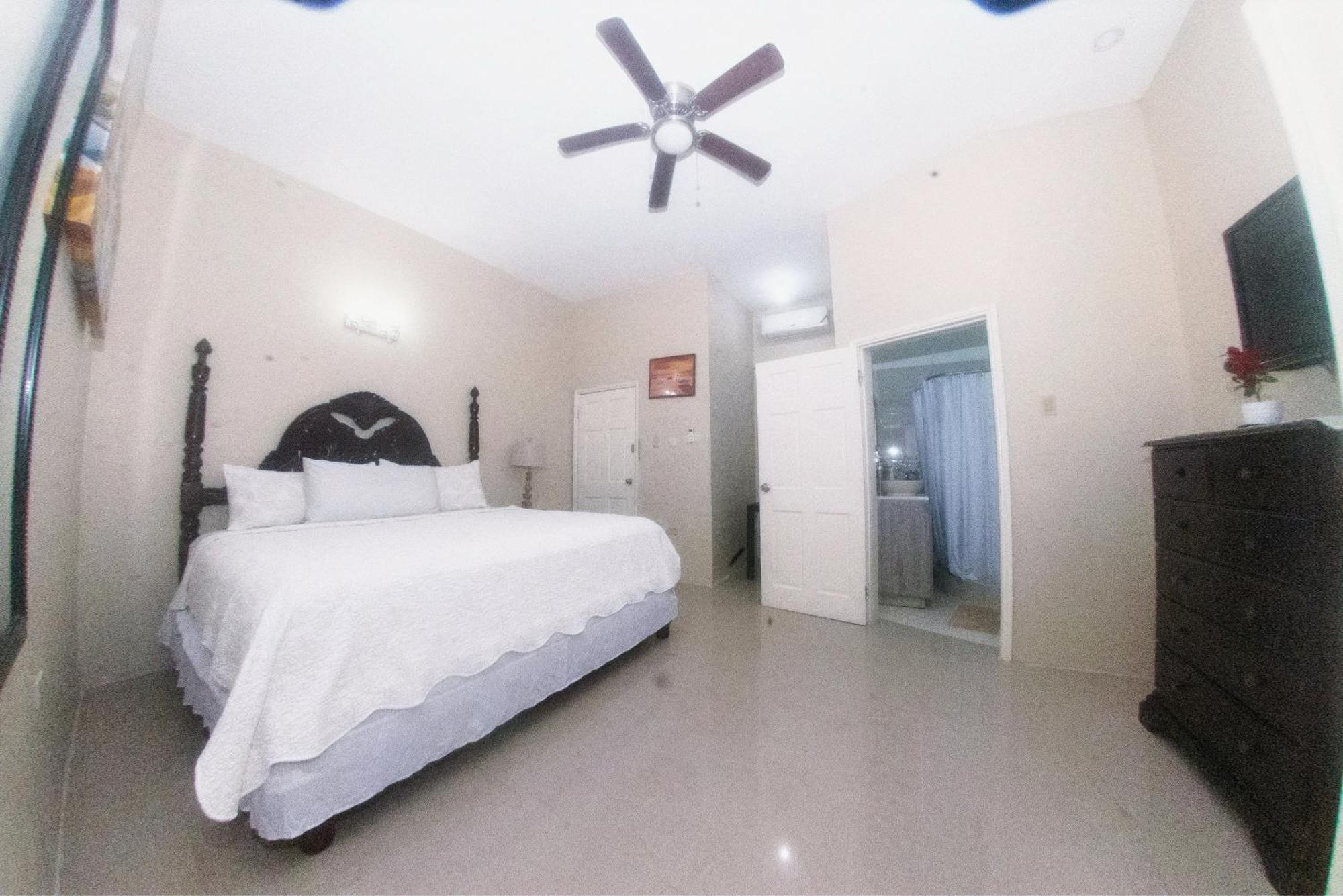 Dela De-rose Jamaica Guest house
