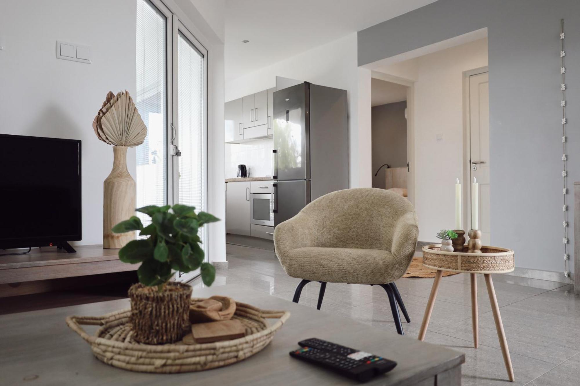 Palm Crest Apartment *