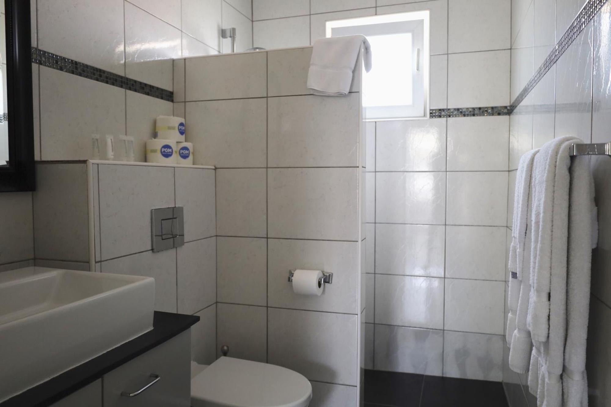 Palm Crest Apartment *