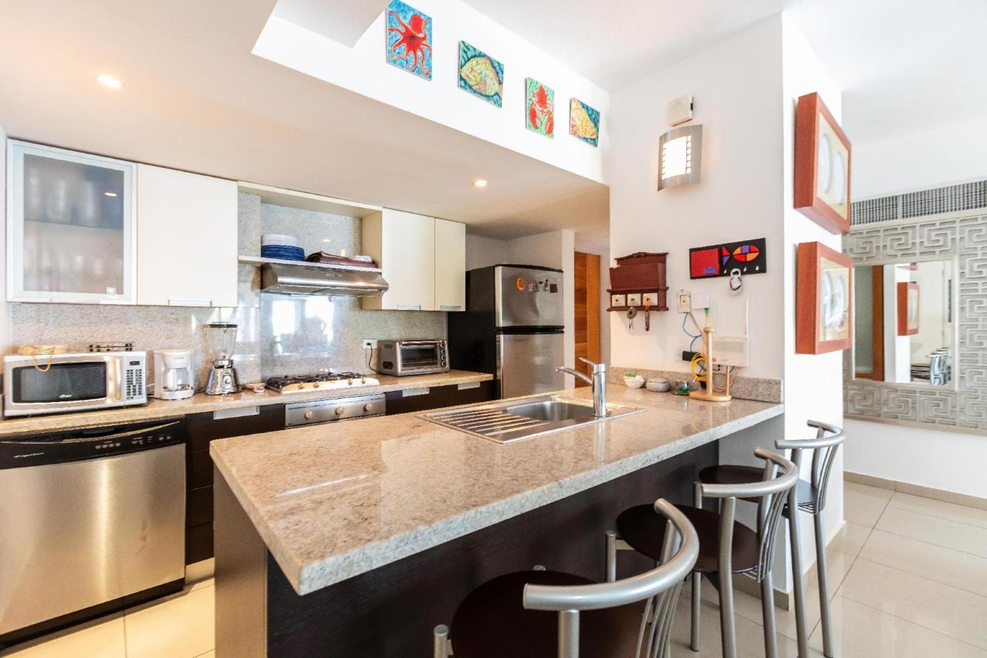 Beachfront King Bed Privacyjacuzzifullkitchen *