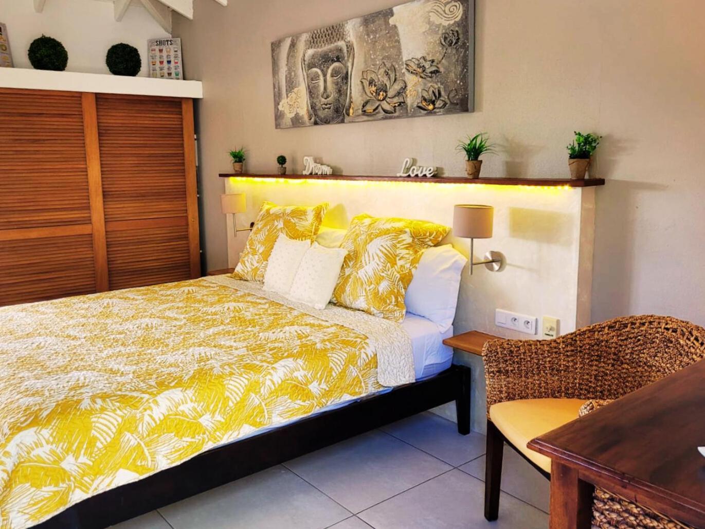Les Balcons D'oyster Pond Resort
