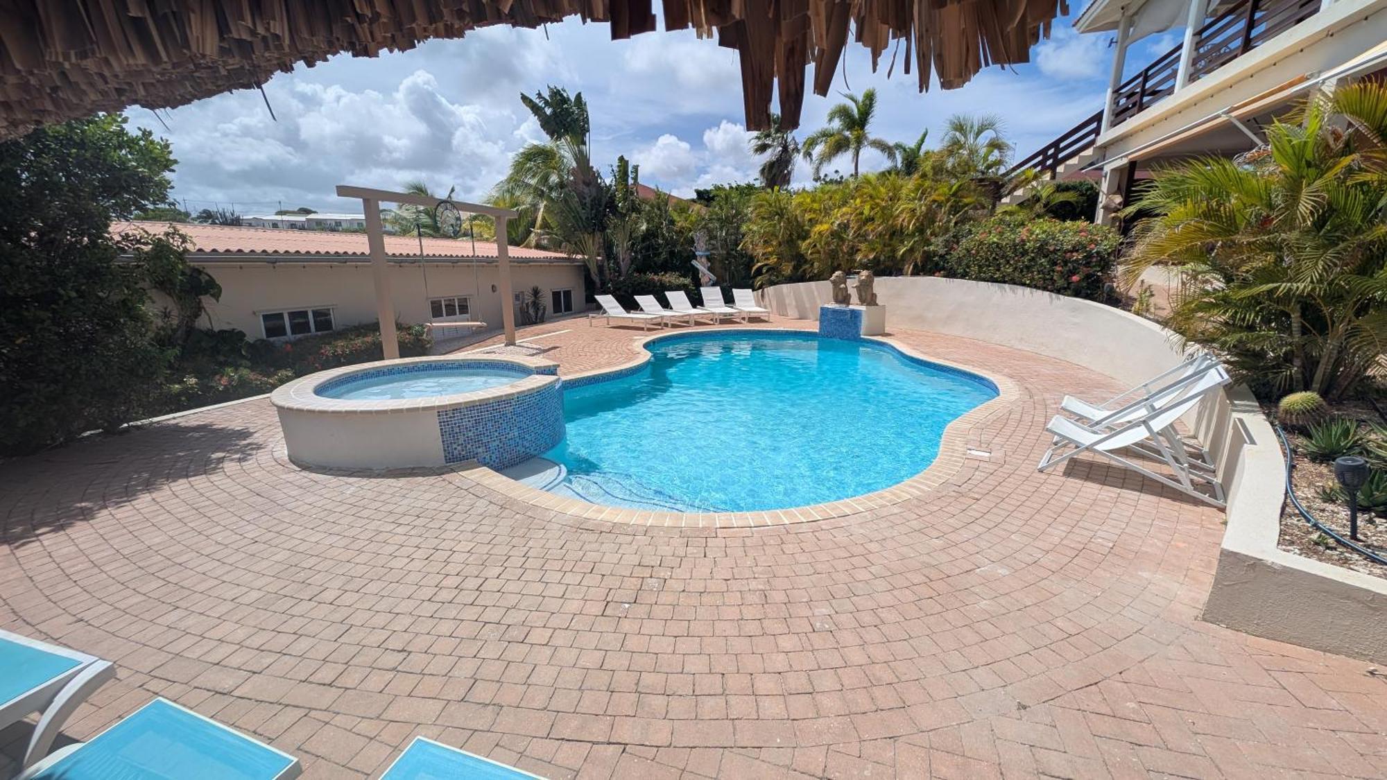 Sweet Curacao View Aparthotel 3*